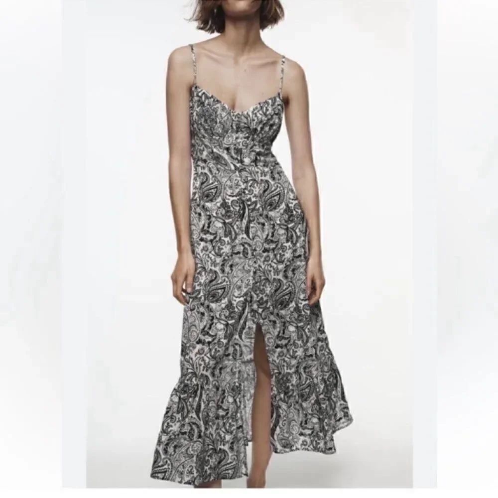 Zara Black & White Paisley Cotton Midi
Dress(Size Medium)